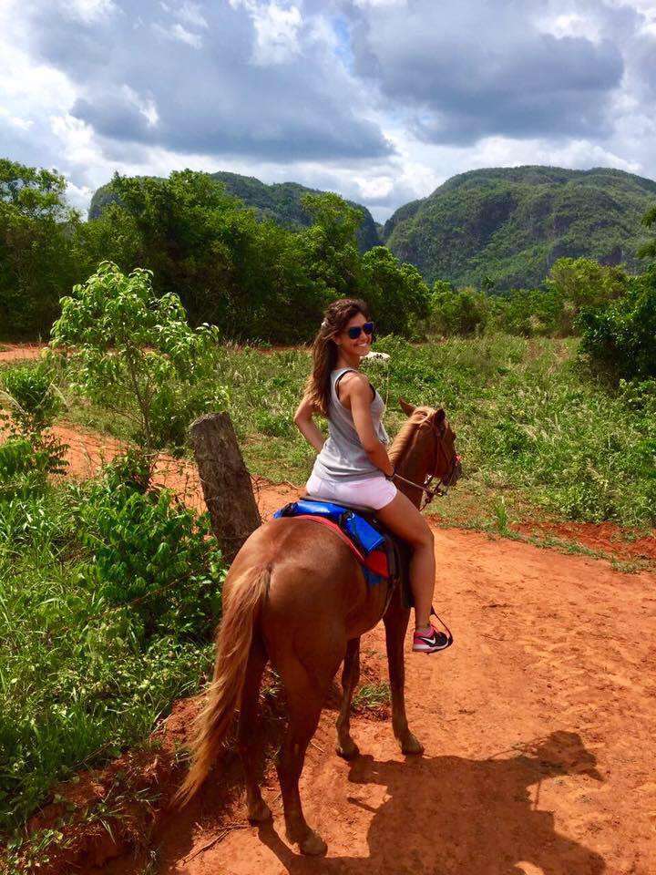 A cavallo nella valle di Viñales, Cuba